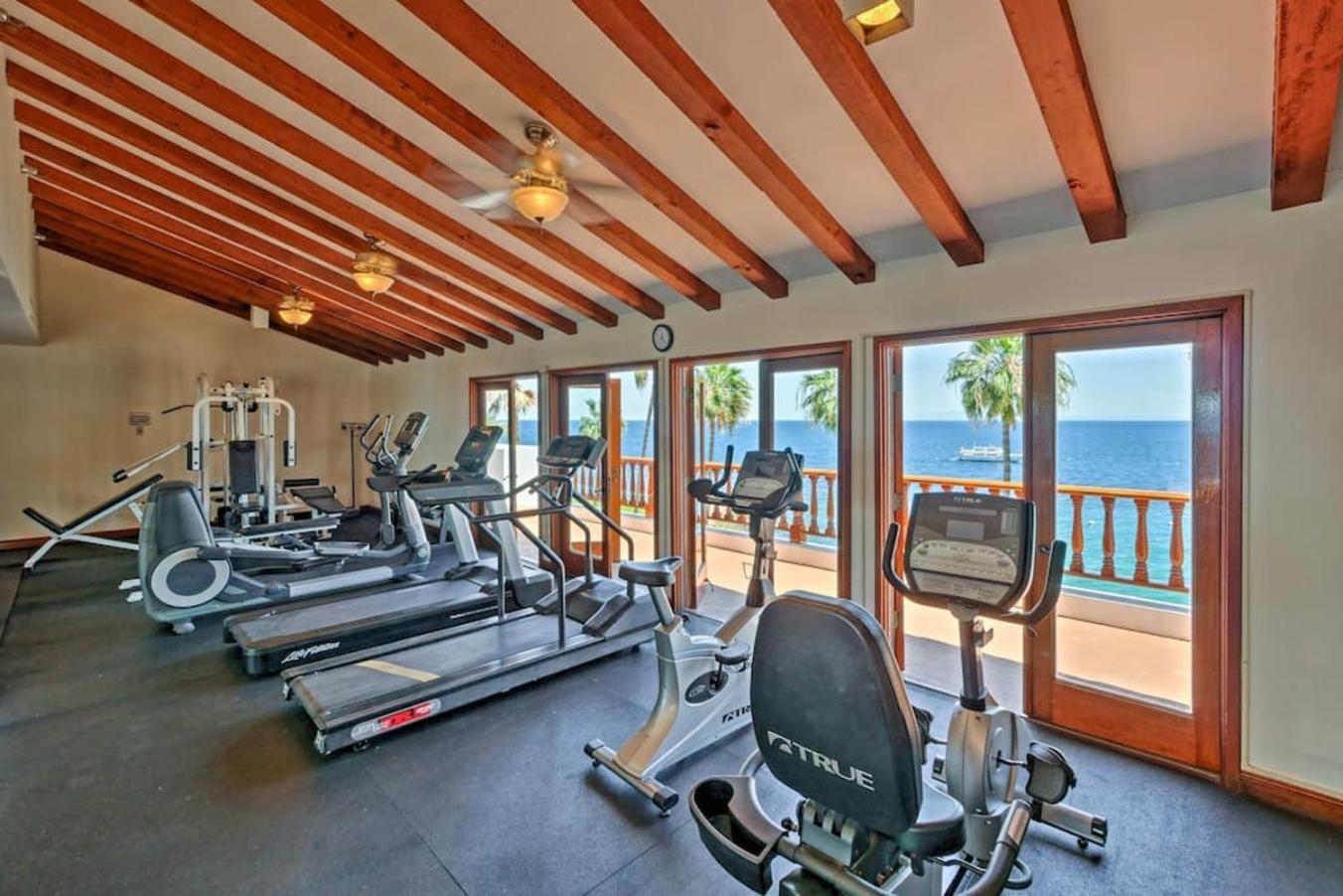 Lux Oceanfront Villa With Breathtaking Views Авалон Екстериор снимка
